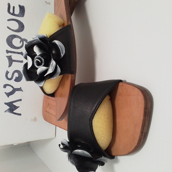 Mystique Boutique Black White Sandals Sz 8 NEW IN BOX - Picture 6 of 11